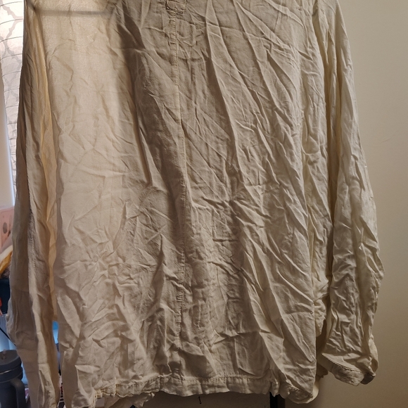 Brand is Insite off-white long sleeve button-down v-neck size 8 shirt - Picture 3 of 5